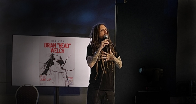 Brian Welch, da banda Korn, fala sobre sua fé em Oslo, Noruega. (Foto: Guiame/Marcos Paulo Corrêa)