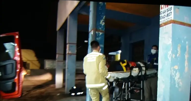 O grupo de cristãos encontraram e socorreram um homem gravemente ferido. (Foto: Banda B/Cristiano Vaz).