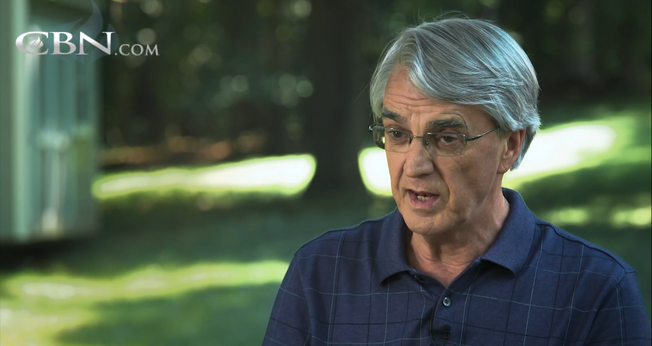 Ken Johnston cancelou sua cirurgia e passou três dias sozinho em oração. (Foto: Reprodução/CBN News).