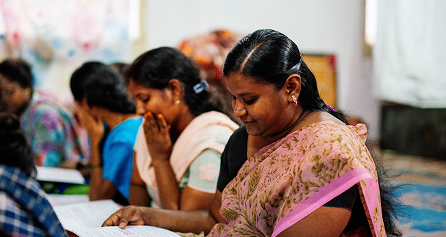 Indianos são alfabetizados e evangelizados. (Foto: Reprodução/MNN)