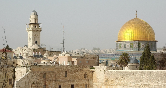 Vista do Muro das Lamentações, Jerusalém. (Imagem de DEZALB do Pixabay)