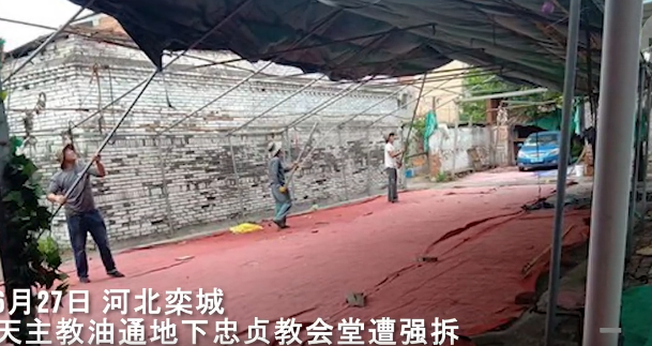 Igreja, que estava montada em tenda, foi demolida por autoridades chinesas. (Foto: Captura de tela/Twitter/RFA)