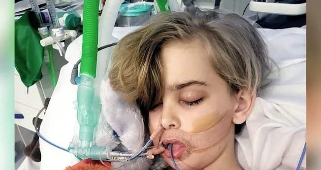Archie Battersbee segue internado com suporte de vida. (Foto: Captura de tela/YouTube Christian Concern)