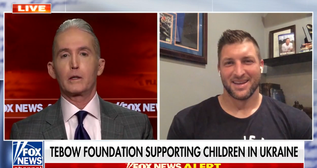 Tim Tebow fala em entrevista sobre a campanha para arrecadar fundos e ajudar vítimas de tráfico humano. (Captura de tela/Fox News Digital)