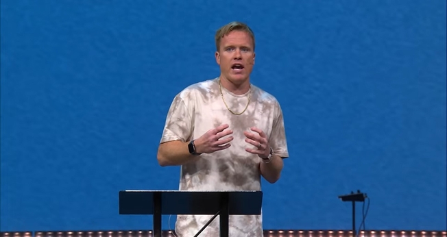 Pastor David Marvin, da Igreja Watermark Community, em Dallas, EUA. (Foto: Captura de tela/YouTube The Porch)