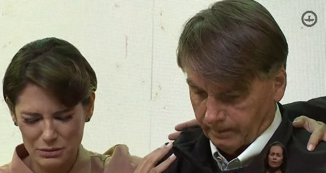 Jair Bolsonaro e Michelle na Igreja Batista da Lagoinha. (Foto: Captura de Tela/YouTube/Lagoinha)