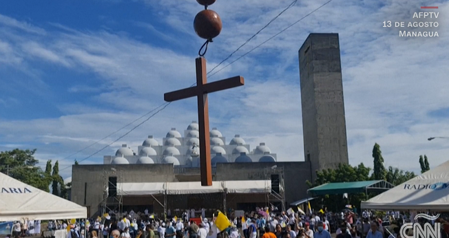  O confronto do governo da Nicarágua contra a Igreja Católica aumenta de intensidade com fechamentos e prisões. (Captura de tela/CNN Español)
