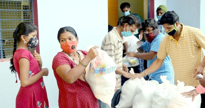  Seema, o marido e os filhos estavam desnutridos e lutavam para colocar comida na mesa. (Foto: International Mission Board).