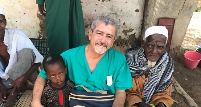 O médico argentino Dr. Abel Vallejos faz missões na África. (Foto: Abel Vallejos)