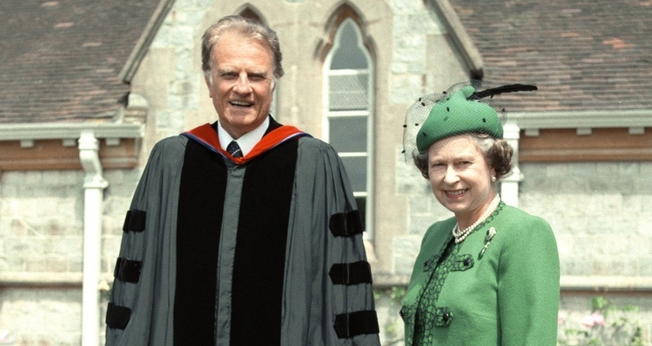Billy Graham com a rainha Elizabeth II em 1989. (Foto: Associação Evangelística Billy Graham)