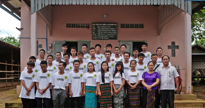 Estudantes de faculdade cristã no Mianmar. (Foto: Imagem ilustrativa/Myanmar Hope Christian Mission).
