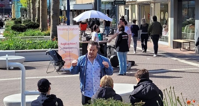 O carrinho de café grátis se tornou uma estratégia de evangelismo. (Foto: Revive)