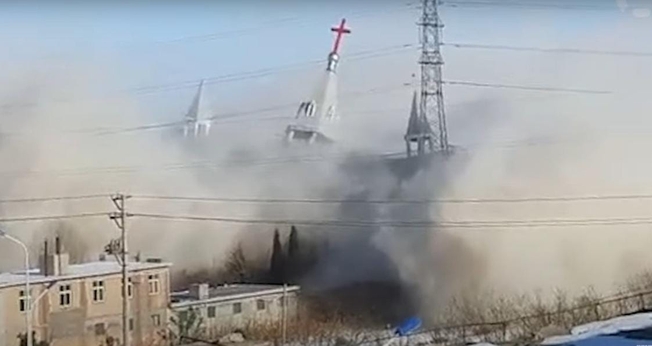 Igreja sendo demolida na China, em 2018. (Foto representativa: Captura de tela/YouTube Guardian News)