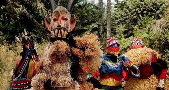 Ataques dos “Masquerades” à igrejas têm sido comuns na Nigéria. (Foto: Imagem ilustrativa/Wikimedia Commons/Timzy D'Great).