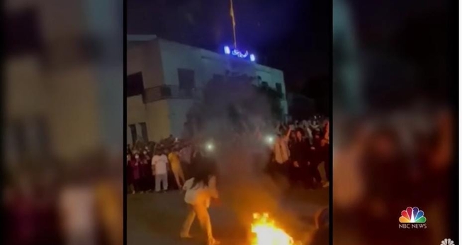 Protestos no Irã. (Captura de tela/Vídeo NBC News)