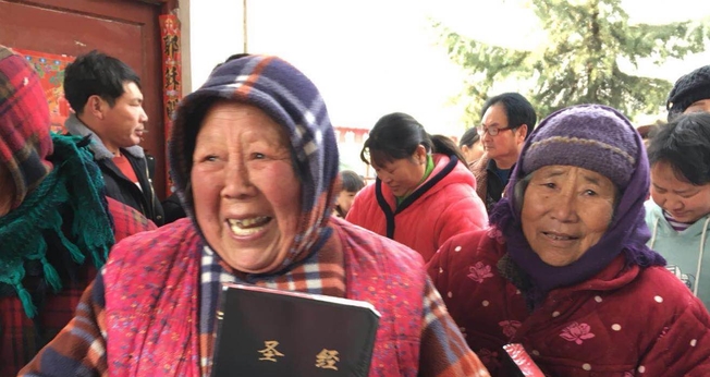 Cristãos chineses precisam de Bíblias. (Foto: Reprodução/Mission Network News)