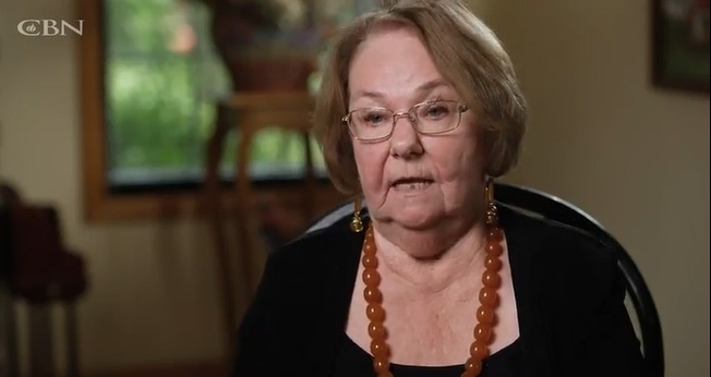 Anna Johnson testemunha milagres vividos na 2ª Guerra na CBN. (Captura de tela/CBN)