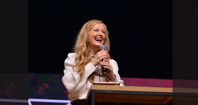Katherine Ruonala na abertura do VOA 2022. (Foto: Global Awakening Brasil)