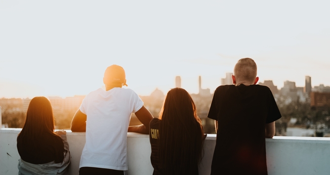 Mais da metade dos adolescentes (59%) estão abertos para aprender sobre Jesus. (Foto: Imagem ilustrativa/Unsplash/Devin Avery).