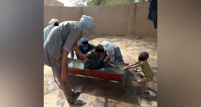 Idrissa foi batizado em um simples tanque batismal no Níger. (Foto: Instagram/ MAIS).