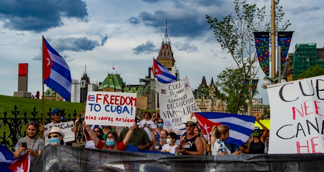 Protestos em Cuba. (Foto: Flickr/Lezumbalaberenjena)