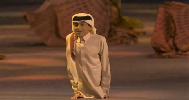 Ghanim Al-Muftah superou uma síndrome rara e se tornou um palestrante famoso no Catar. (Foto: Reprodução/YouTube/ALVIEVA).