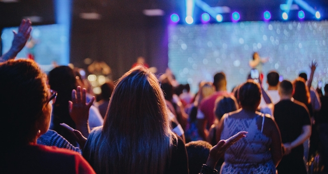 Imagem ilustrativa de culto na Igreja Batista Atitude, Rio de Janeiro. (Foto: Yuri Figueiredo/Unsplash)