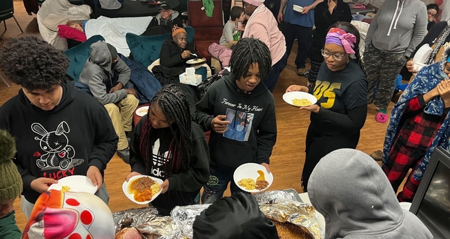 A Spirit of Truth Urban Ministry abrigou mais de 100 pessoas, em Buffalo. (Foto: Cortesia de Al Robinson/CNN).