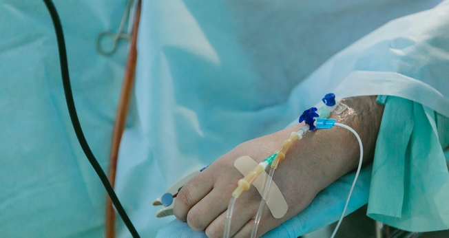 A França está revisando sua lei de eutanásia aprovada em 2016. (Foto ilustrativa: Olga Kononenko/Unsplash)