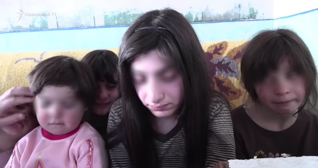 Crianças armênias estão sem os pais, por causa dos bloqueios. (Captura de tela/YouTube/Radio Free Europe/Radio Liberty)