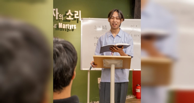 Dylan continuou o ministério do pai, discipulando desertores. (Foto: VOM).