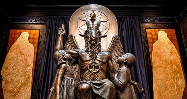 Estátua de Baphomet do Templo Satânico. (Foto: Reprodução/Facebook The Satanic Temple) 