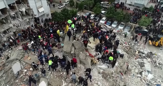 Cenas após o terremoto na Turquia e Síria. (Foto Captura de tela/YouTube Jornal da Record)