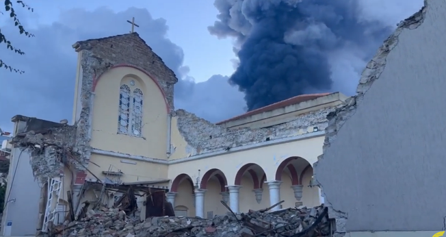 Imagens em relatório mostram devastação na região do terremoto na Turquia. (Captura de tela/YouTube/Shema Medya Grup)
