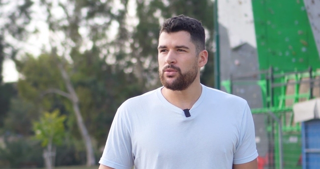 Atleta em entrevista ao ‘SO BE IT!’. (Foto: Reprodução/ SO BE IT/ YouTube).