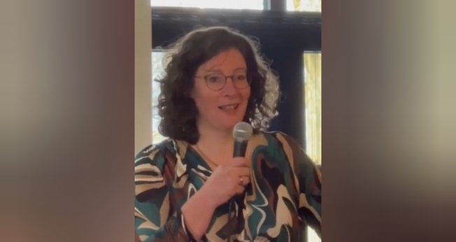  Hilde Haarman-Leurink atuava como médium até encontrar a verdade. (Foto: Instagram/Hilde Haarman-Leurink).
