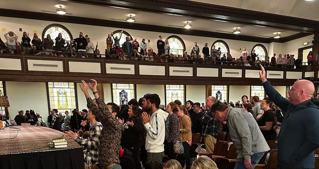 O avivamento na Universidade de Asbury já dura mais de 150 horas. (Foto: Instagram/Nick Hall).