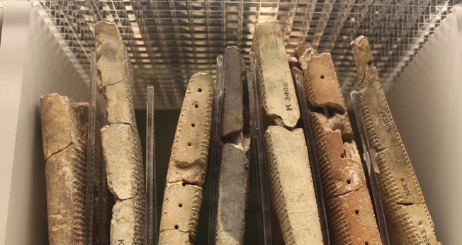 Segundo a Sociedade de Arqueologia Bíblica, a primeira tábua inclui listas de divindades, constelações, alimentos e vestimentas. (Foto Ilustrativa: Pxhere)