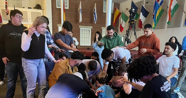 Culto na Valley Forge. (Foto: Facebook/Jermel Mayo).