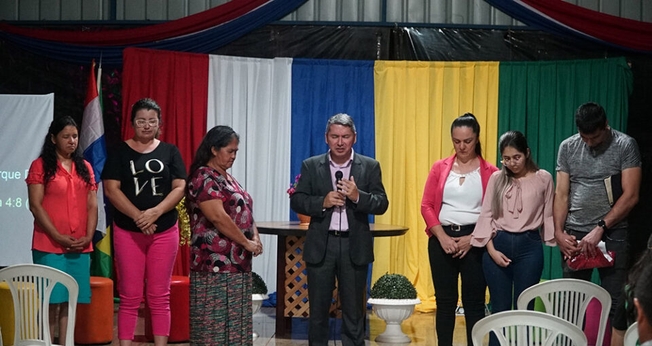 Uma das noites de evangelismo que foram feitas para as pessoas do local. (Foto: Irene Strong/Adventistas)