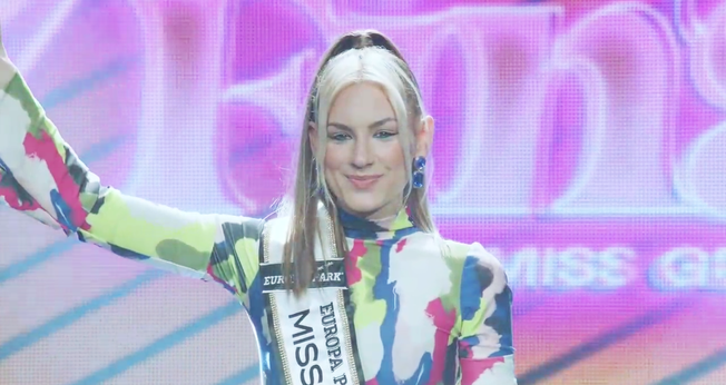 Kira Geiss na premiação do concurso de Miss Alemanha. (Foto: Reprodução/Miss Germany Finale 2023 - Exklusiv anschauen) 