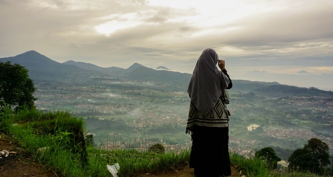 Muçulmana se converte ao conhecer Jesus. (Foto ilustrativa: Unsplash/Rizal Hamzah)