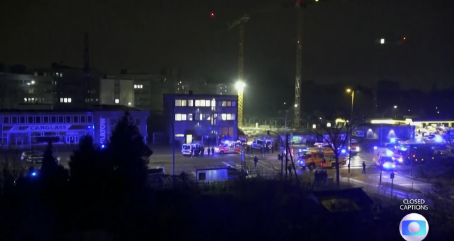 Um atirador entrou no salão das Testemunhas de Jeová em Hamburgo. (Foto: Reprodução/Jornal Nacional).