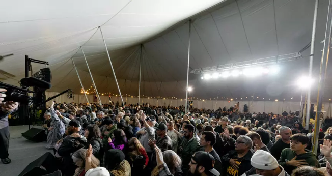 A cruzada de Mario Murilo alcançou os perdidos em Bakersfield. (Foto: Mario Murillo Ministry).