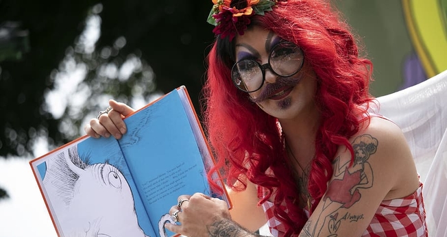 Drag queens ajudam a espalhar a ideologia trans em escolas infantis. (Foto representativa: Piqsels)
