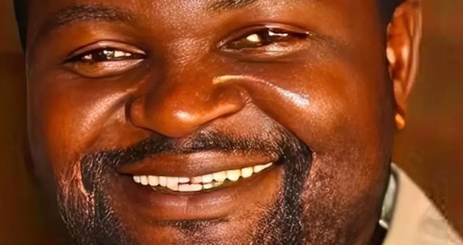 O tradutor da Bíblia camaronês Wuwih William Gemuh. (Foto: Reprodução/Premier)