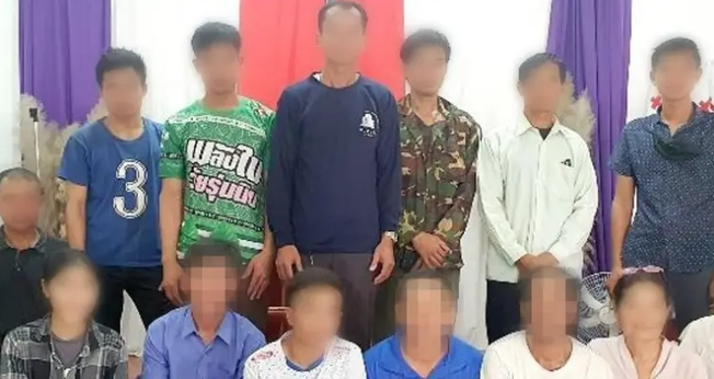Cristãos detidos no Laos. (Foto: Reprodução/Portas Abertas)