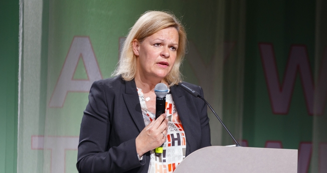 A ministra do Interior da Alemanha, Nancy Faeser. (Foto: Steffen Prößdorf/Creative Commons)