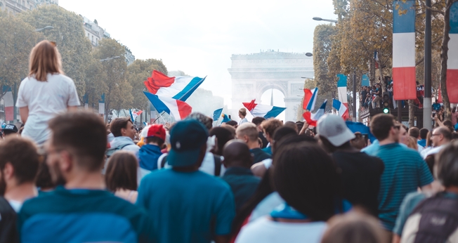 Apenas 44% dos franceses crê na existência de Deus. (Foto: Imagem ilustrativa/Unsplah/Alice Triquet).