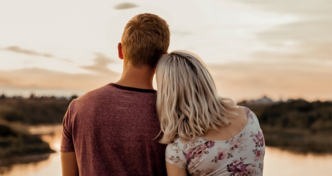 A santidade nos relacionamentos garante um casamento saudável. (Foto: Reprodução/Unsplash/Mindy Sabiston)